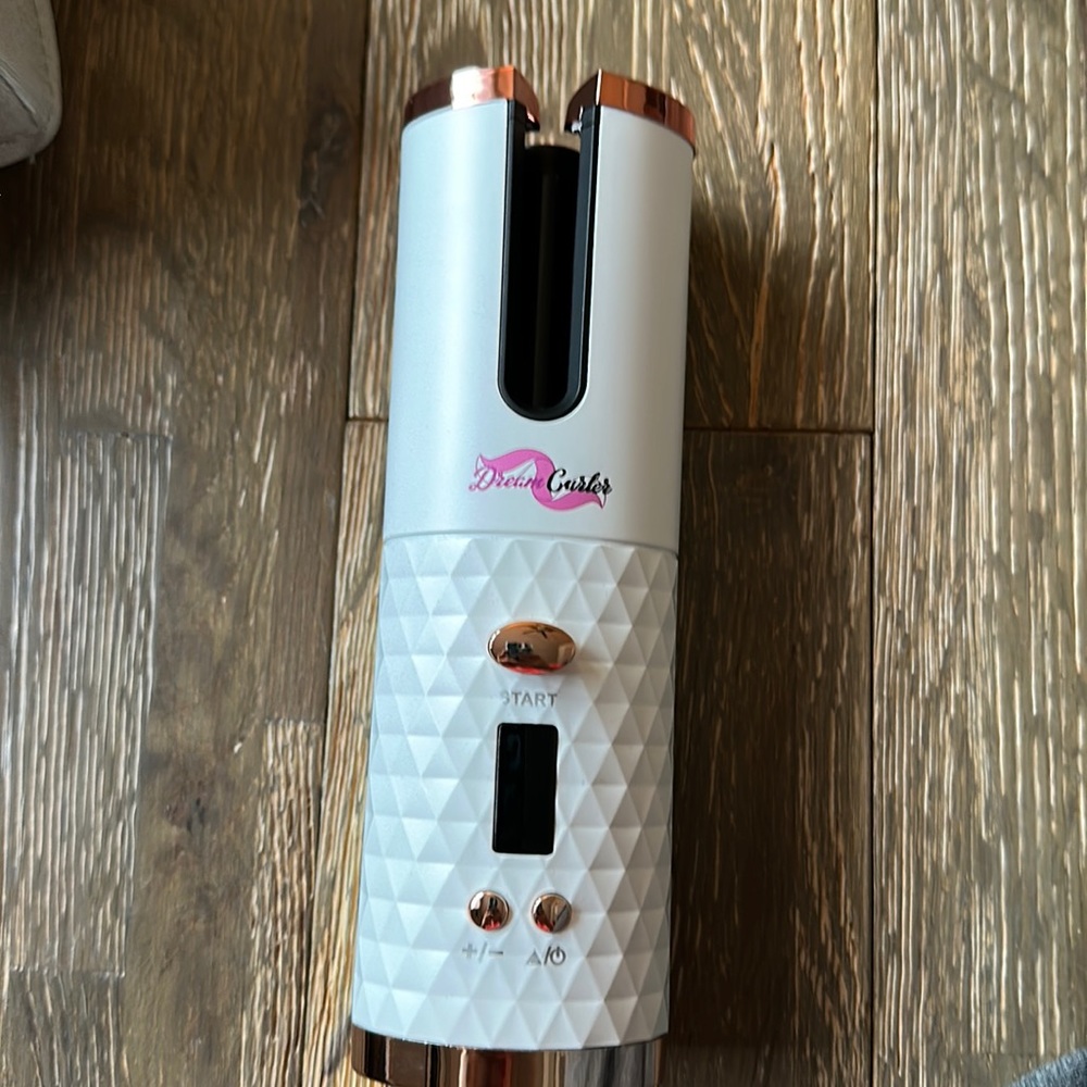 Dreamcurler w charging cord and velvet carrying bag